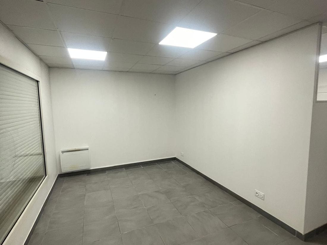 Peinture locaux professionnels à Fonsorbes : rouvrir à la date prévue 3 - Medale Peinture bureaux repeints en blanc à Fonsorbes, locaux rendus prêts à l'usage par Médale Peinture